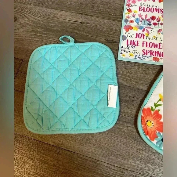 Kitchen Decor -  Flowers Bees “Enjoy The Little Things” - Picture 6 of 6